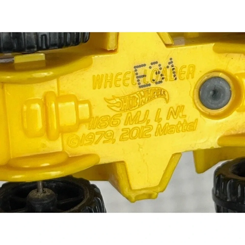 Hot Wheels Wheel Loader yellow with blue w/flames‎ 1979 EUC